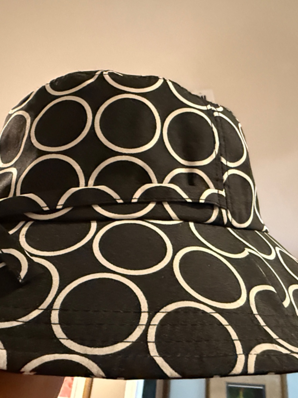 totes Black and White Circle-Print Bucket Hat - Picture 4 of 4